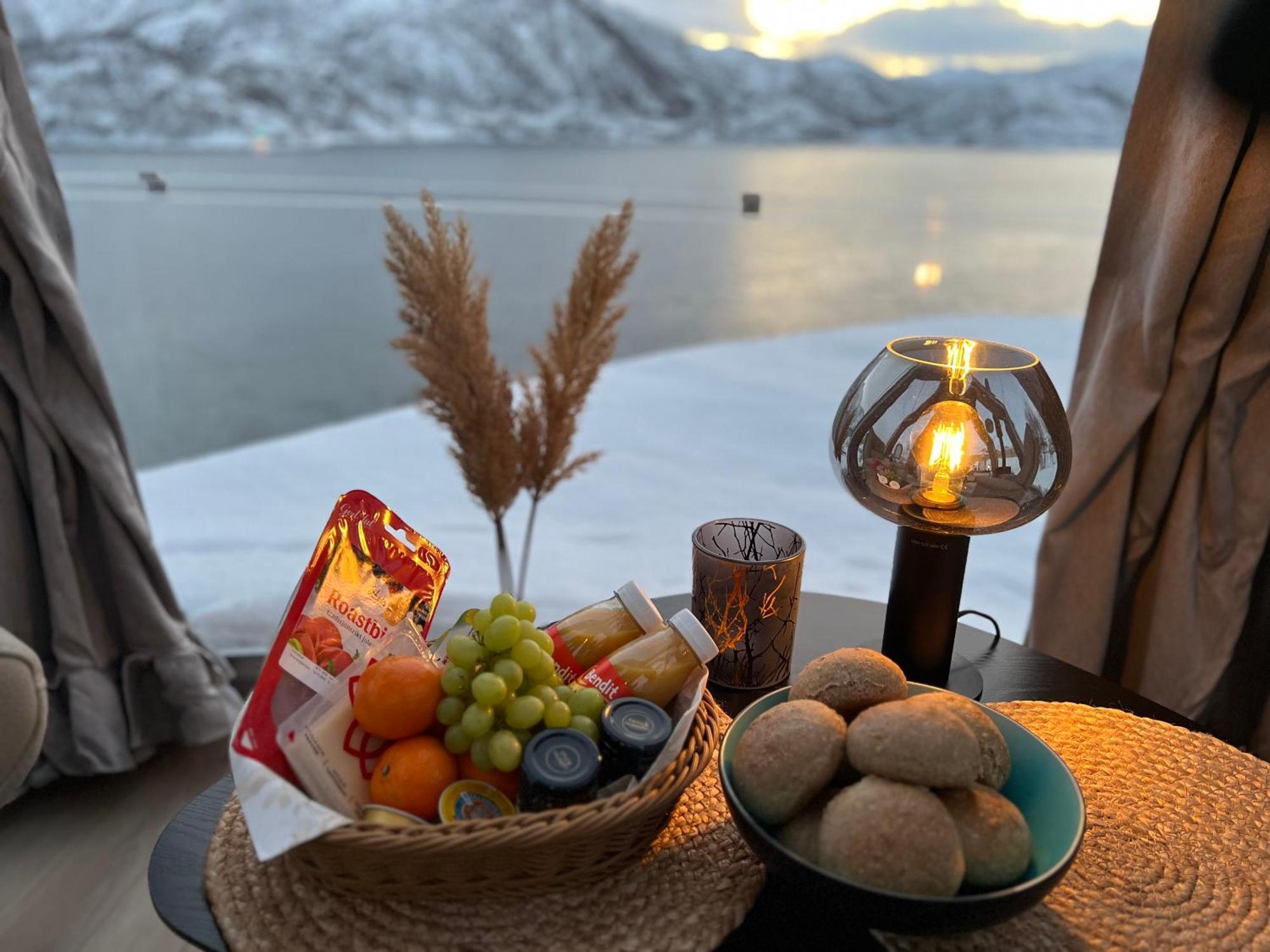 Lofoten Glampingdome Myrland Exteriör bild